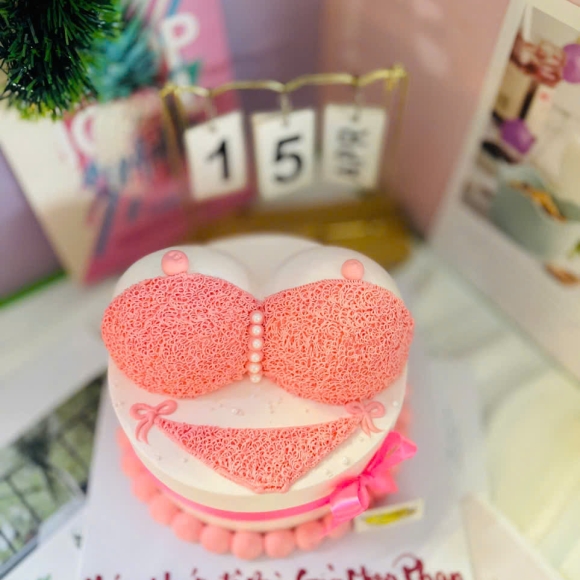 BÁNH KEM BIKINI 2025