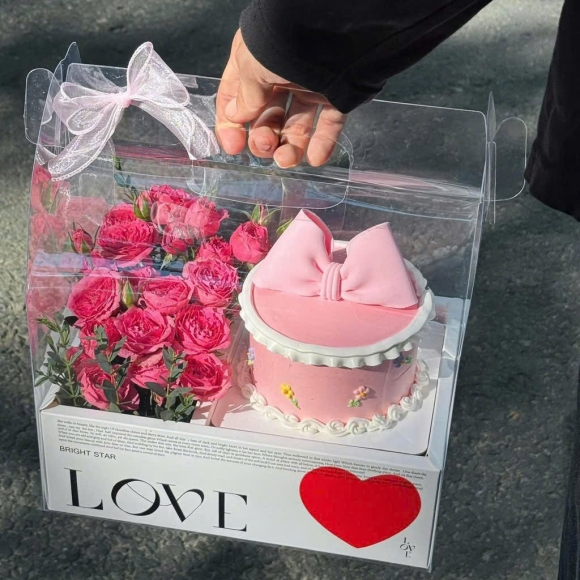Set Bánh Kem & Hoa Tươi Mừng 20/10 – Quà Tặng Sang Trọng Giá Chỉ Từ 299K