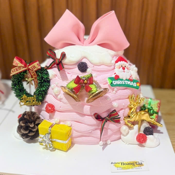 Bánh Giáng Sinh Hoàng Gia – Lựa Chọn Hoàn Hảo Cho Tiệc Noel