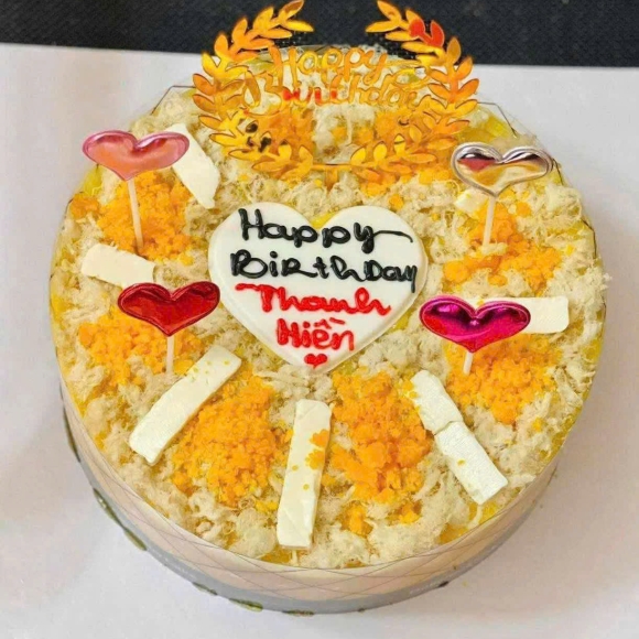 Bánh bông lan trứng muối sinh nhật 2025