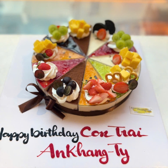 Hoàng Gia Bakery Hé Lộ Mẫu Bánh Hot Trend Mới Nhất 2025