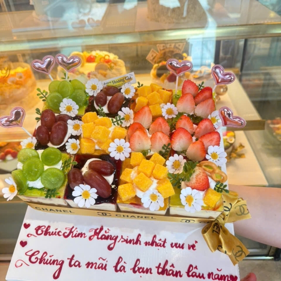 Bánh 8 Vị Mỹ Trái Cây  – Ngọt Ngào, Tươi Mát & Đẹp Mắt | Hoàng Gia Bakery