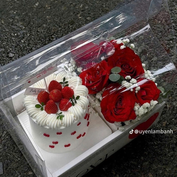 Set Bánh Kem & Hoa Tươi Mừng 20/10 Giá 299K – 399K