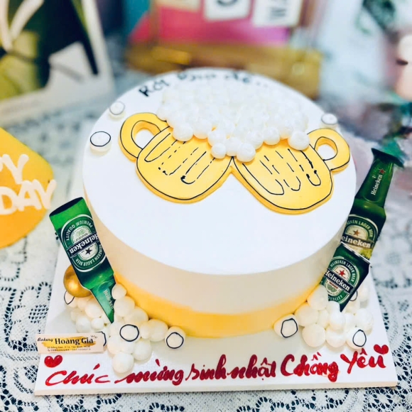 Bánh sinh nhật chai bia 2025