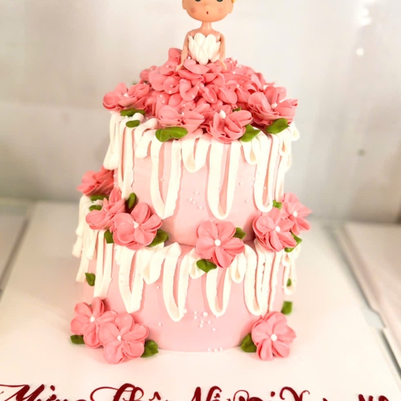 Bánh kem 2 tầng cô gái 2025