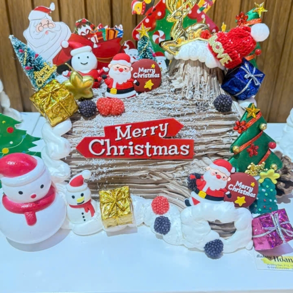 Bánh Khúc Cây Giáng Sinh Hoàng Gia – Đẹp Mắt, Dễ Ăn, Giá Tốt