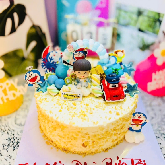Bánh sinh nhật decor theo yêu cầu 2025