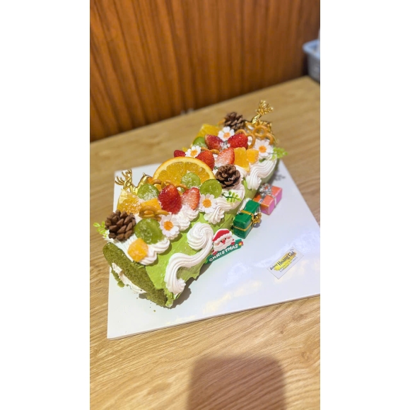 Bánh Giáng Sinh 199K – Cốt Mềm, Kem Béo Nhẹ | Hoàng Gia Bakery