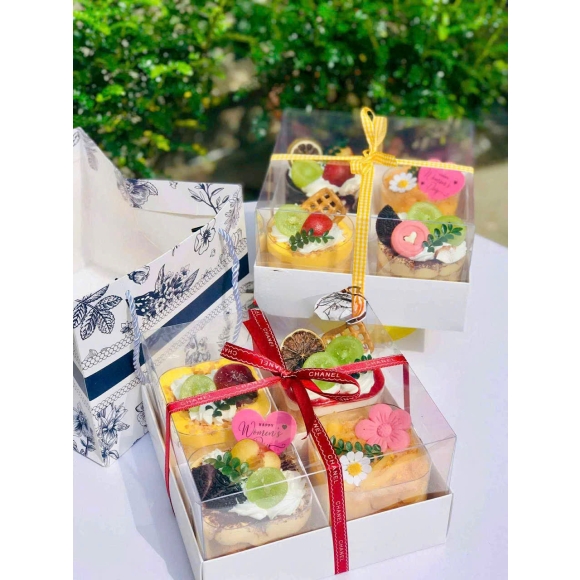 Tặng Gì 20/10? Thử Ngay Combo Bánh Kem Mix Trái Cây Hoàng Gia Bakery